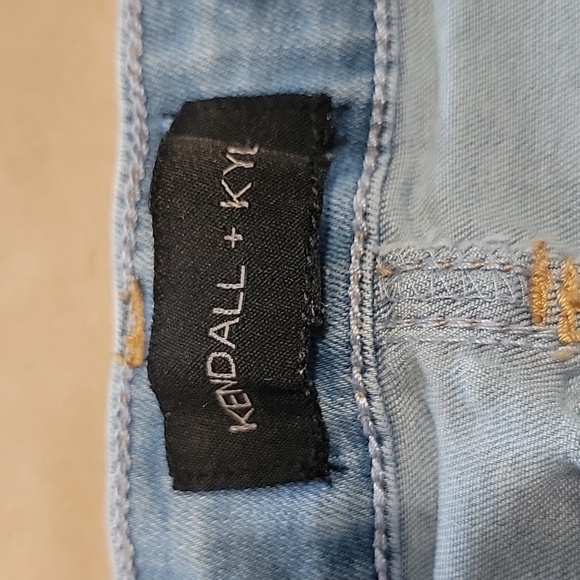Kendall + Kylie Size 9/29 The Icon Short, Medium Light Wash Denim Shorts - Picture 9 of 11